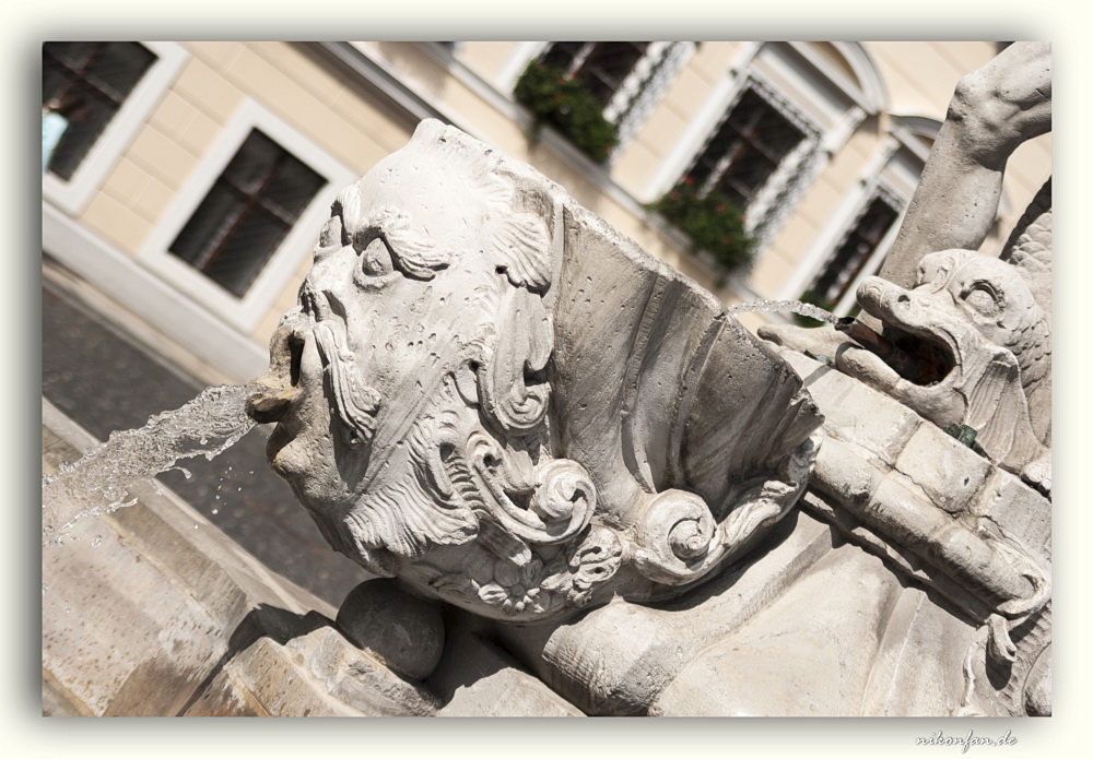 Brunnen in Görlitz gesehen!

[IMG]http://www.nikon-fotografie.de/vbulletin/picture.php?albumid=22466&pictureid=343461[/IMG]


Gruß breakwater