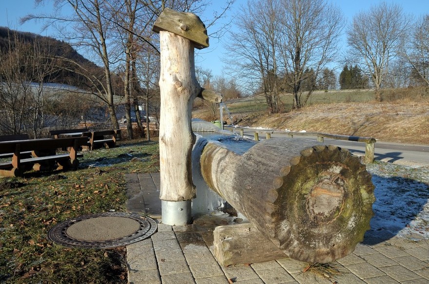 Brunnen vor dem Dorf I, es war bitter kalt heute morgen.