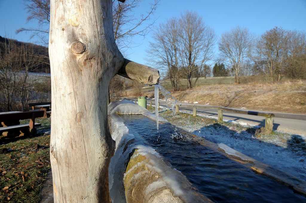 Brunnen vor dem Dorf II