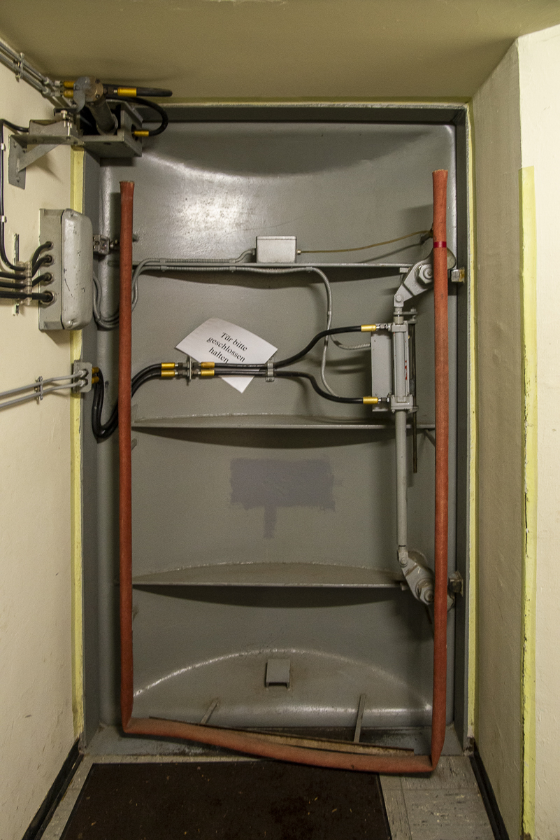 Bunkertür Ausweichsitz.jpg