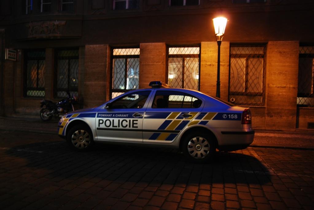 bunter Polizeiwagen in Prag