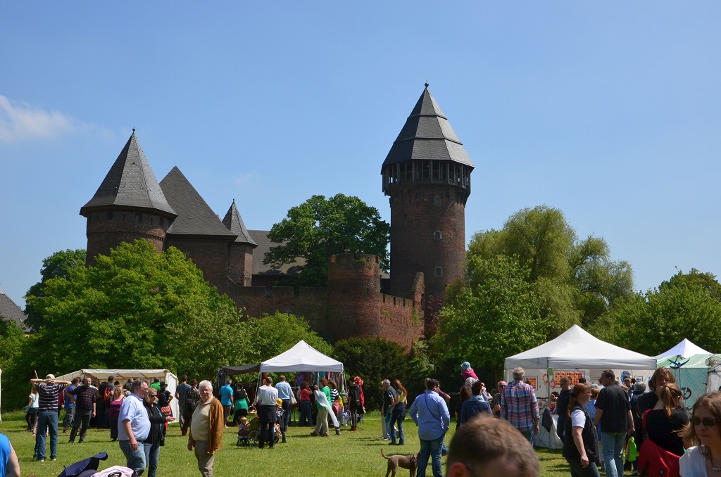 Burg Linn
Flachsmarkt Krefeld Linn 2013