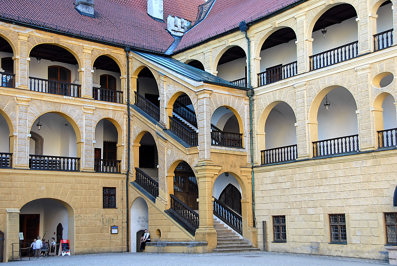 Burg Trausnitz, Innenhof.jpg