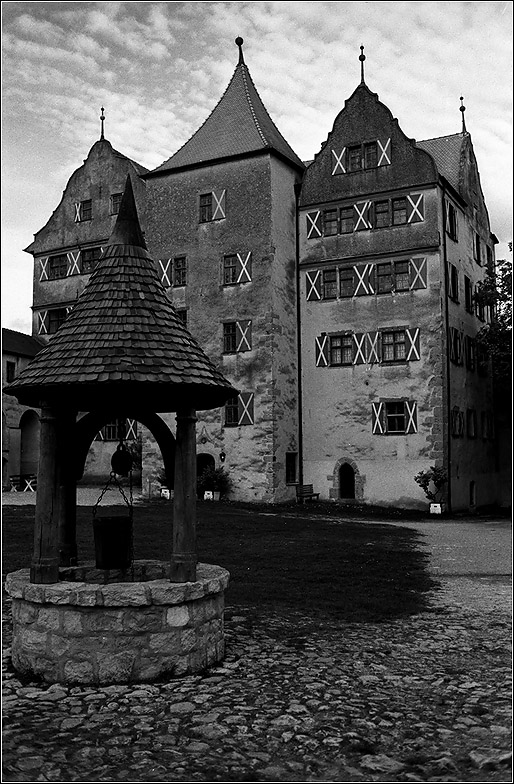 Burghof
Fuji Neopan Acros 100, Rodinal
F100, AF 35/2 D