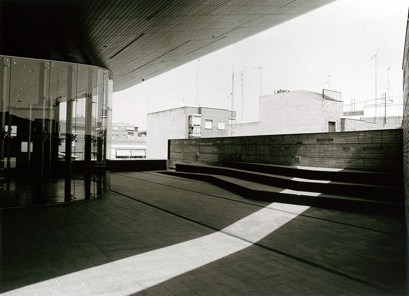 Centro de arte
Nikon F3, Film: HP5 Plus
Entwickler: Microphen
Scan vom Abzug