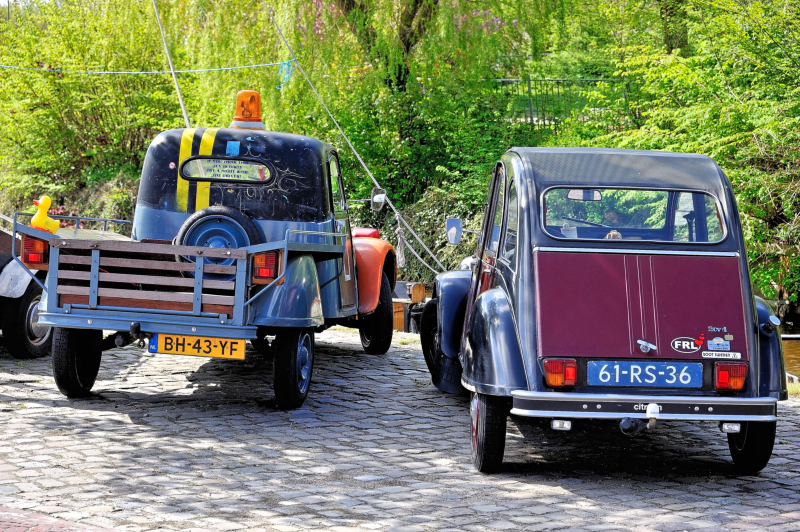 Citroen 2 CV 1.jpg