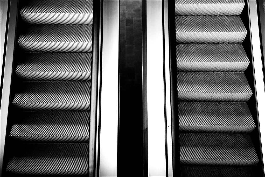 cmp D70 0063 Rolltreppe sw