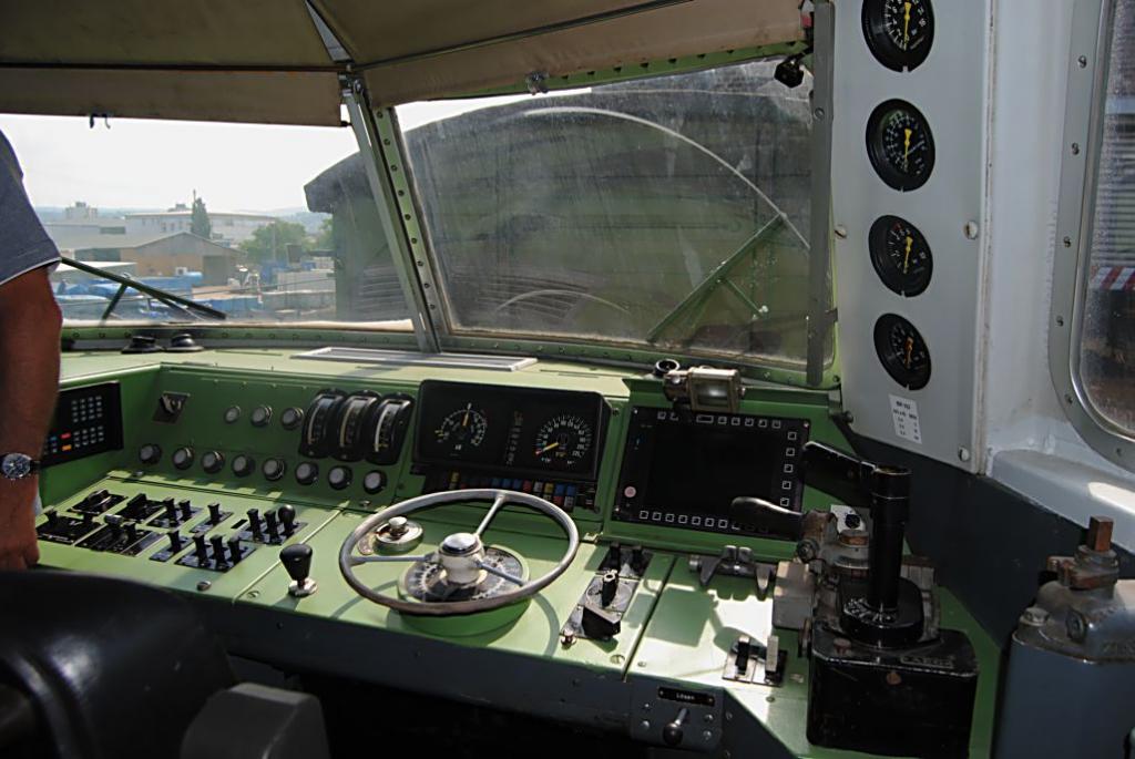 Cockpit 103