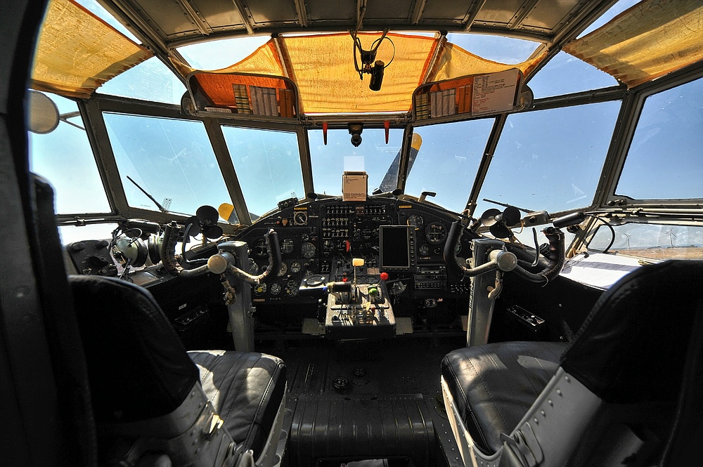 Cockpits, Cockpits, Cockpits!

Antonow AN-2
Doppeldecker