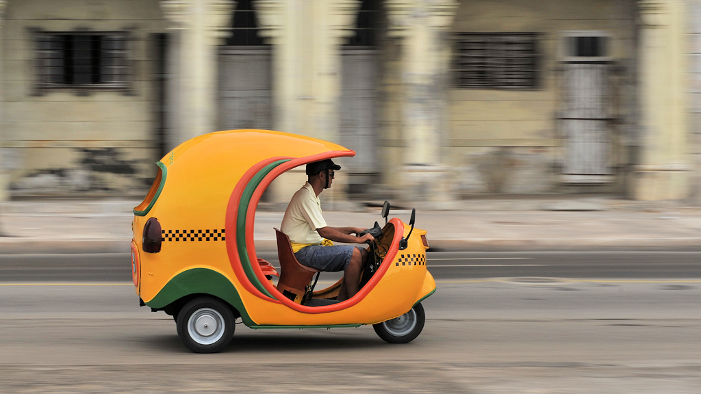Coco-Eiertaxi am Malecón in Havanna
3933