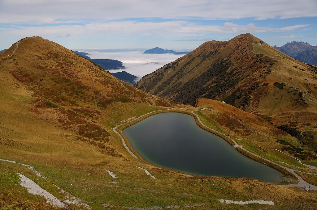 comp DSC 1347 bearbeitet

von der Bergstation Kanzelwand aus gesehen, der rechte Gipfel ist das Fellhorn