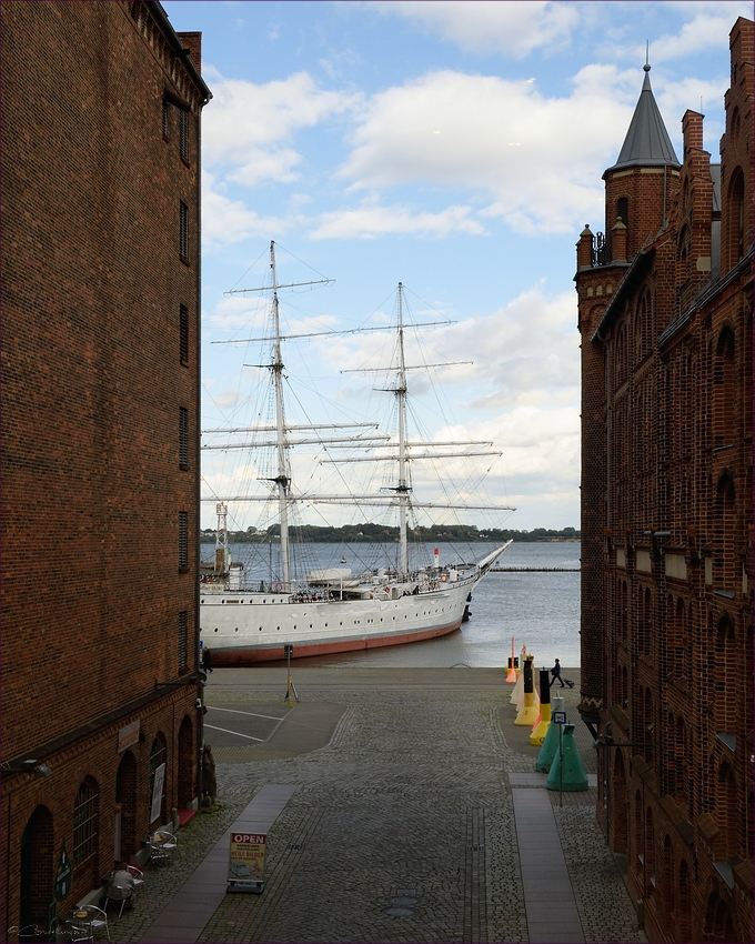 comp DSC 15157   Gorch Fock I  Stralsund