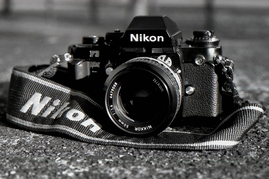 comp img937 bearbeitet

aufgenommen mit der F801 und dem Nikon AF 50mm 1.8 auf  Kodak T-MAX 100