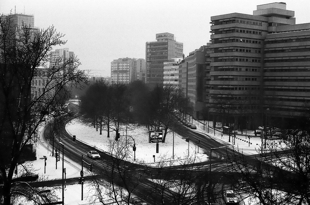 comp img957 bearbeitet

An der Urania

Nikon F3 und Nikkor 50 f1.4