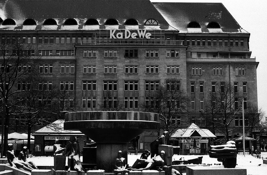comp img958 bearbeitet

KaDeWe

Nikon F3 und Nikkor 50 f1.4