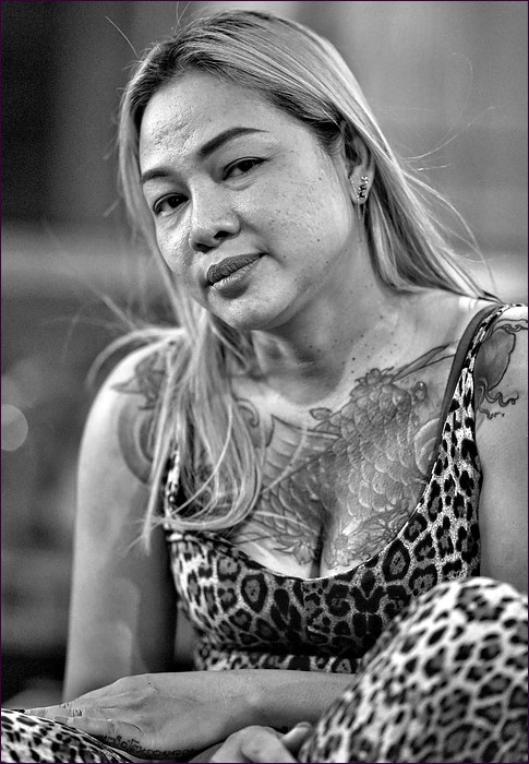 comp_2BarLady2-Lumi.jpg