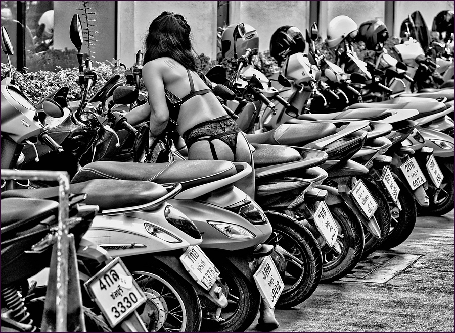 comp_2BikerinSW-Lumi.jpg