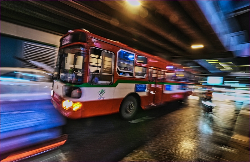comp_2BlurBus-lumi.jpg