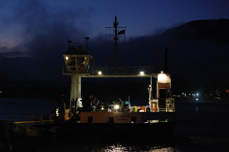 Corran Ferry nach Sonnenuntergang