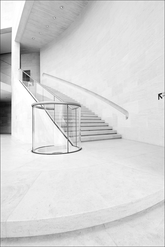 cR MUDAM Treppe 9230
