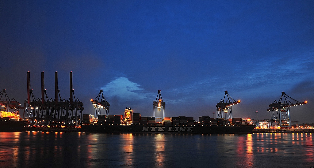 CT Altenwerder abends,HYUNDAI Together,NYK Orion 028