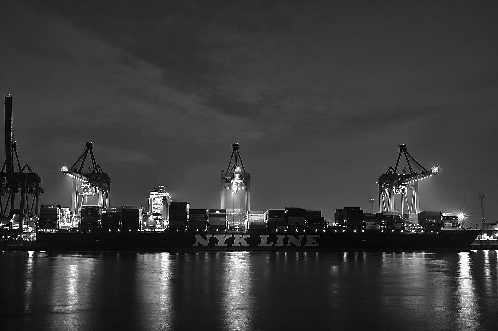 CT Altenwerder abends,NYK Orion 038 v
