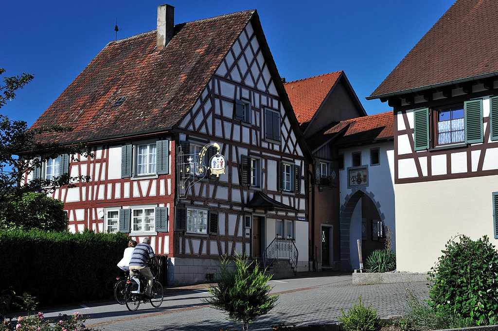 D03 3882