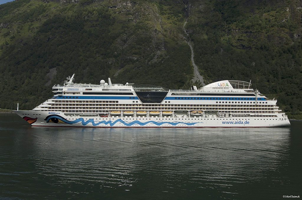 D2X 7069 aida luna
