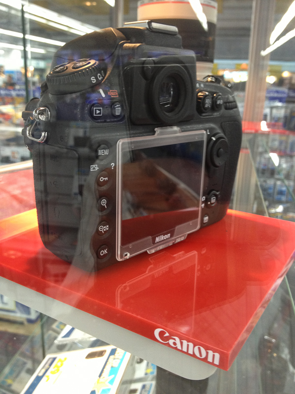 D800
