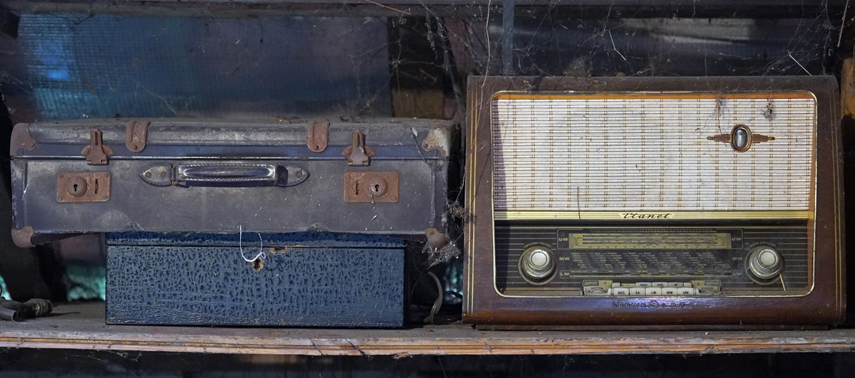 dachboden_koffer_radio.jpg