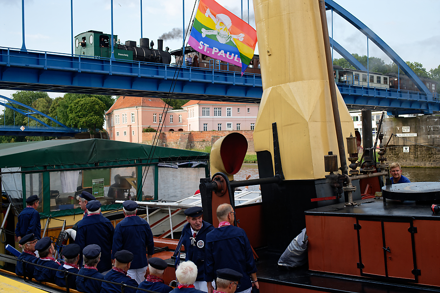 Dampfeisbrecher Elbe 4.jpg