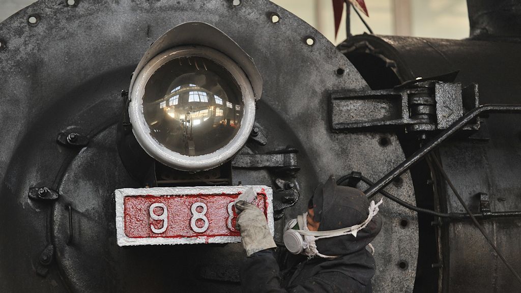 Das Nummernschild vorn wird neu gestrichen.
2224