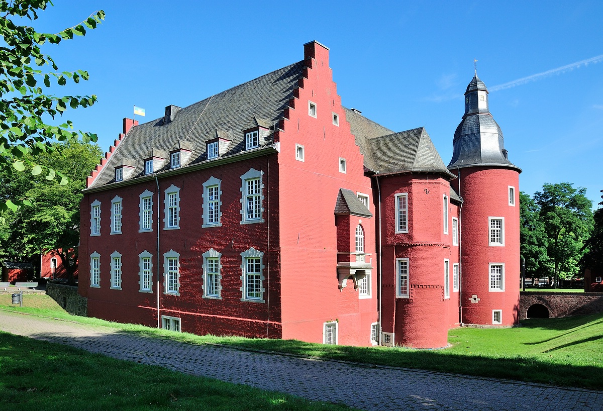 Das rote Gemäuer der Alsdorfer Burg DSC0123