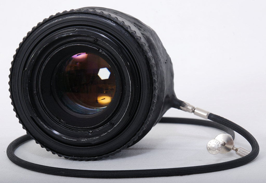 Das selbstgebaute Tilt&Shift-Objektiv 90mm f/2.8 Makro 1:2 mit festem Tilt von 9° und festem Shift von 9 mm und 90° Drehmöglichkeit, mit feststellbare