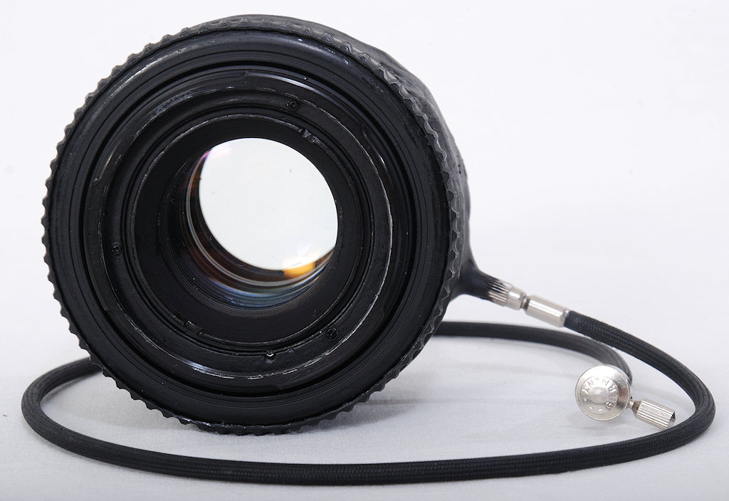 Das selbstgebaute Tilt&Shift-Objektiv 90mm f/2.8 Makro 1:2 mit festem Tilt von 9° und festem Shift von 9 mm und 90° Drehmöglichkeit, mit feststellbare