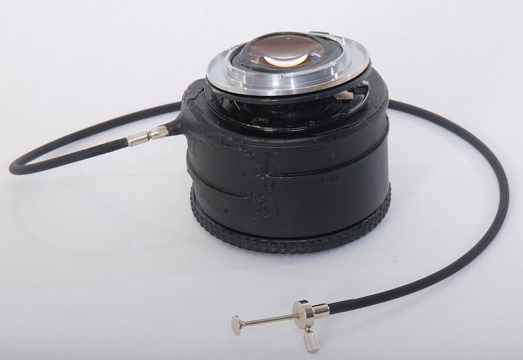 Das selbstgebaute Tilt&Shift-Objektiv 90mm f/2.8 Makro 1:2 mit festem Tilt von 9° und festem Shift von 9 mm und 90° Drehmöglichkeit, mit feststellbare