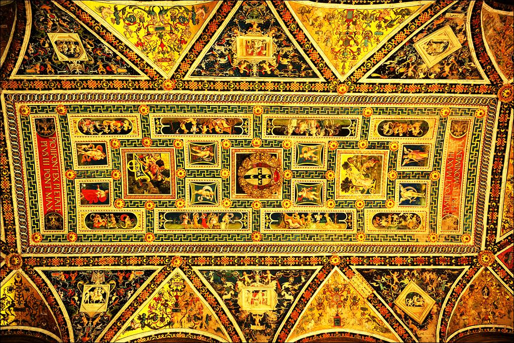 Decke der Piccolomini-Bibliothek Dom zu Siena 05 / 2010