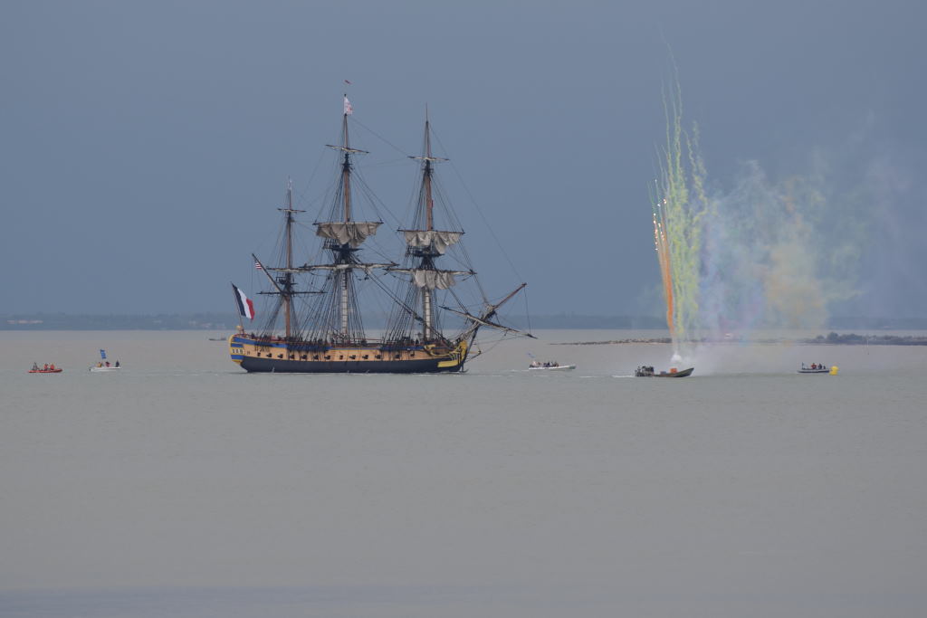 Der Abschied der Hermione am 18. April vor der Überfahrt über den Atlantik war ein grosses Fest. Hier vor Fouras bei Rochefort.
DSE 0244