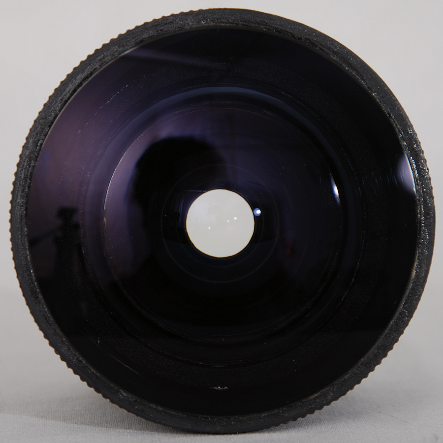Der alte, aber überarbeitete dreilinsige 180° Fisheye-Vorsatz