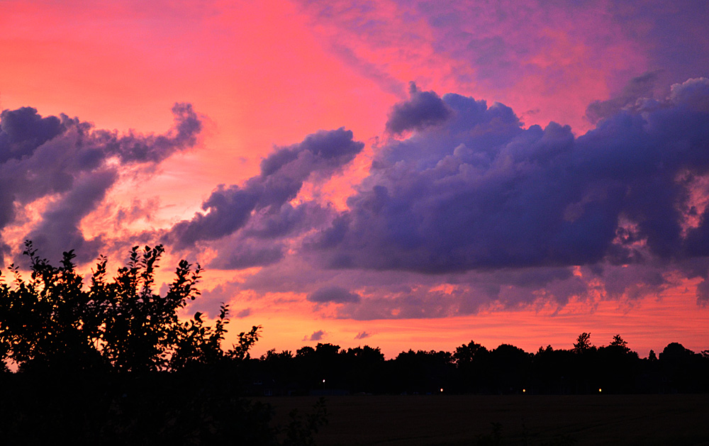 Der Himmel brennt.