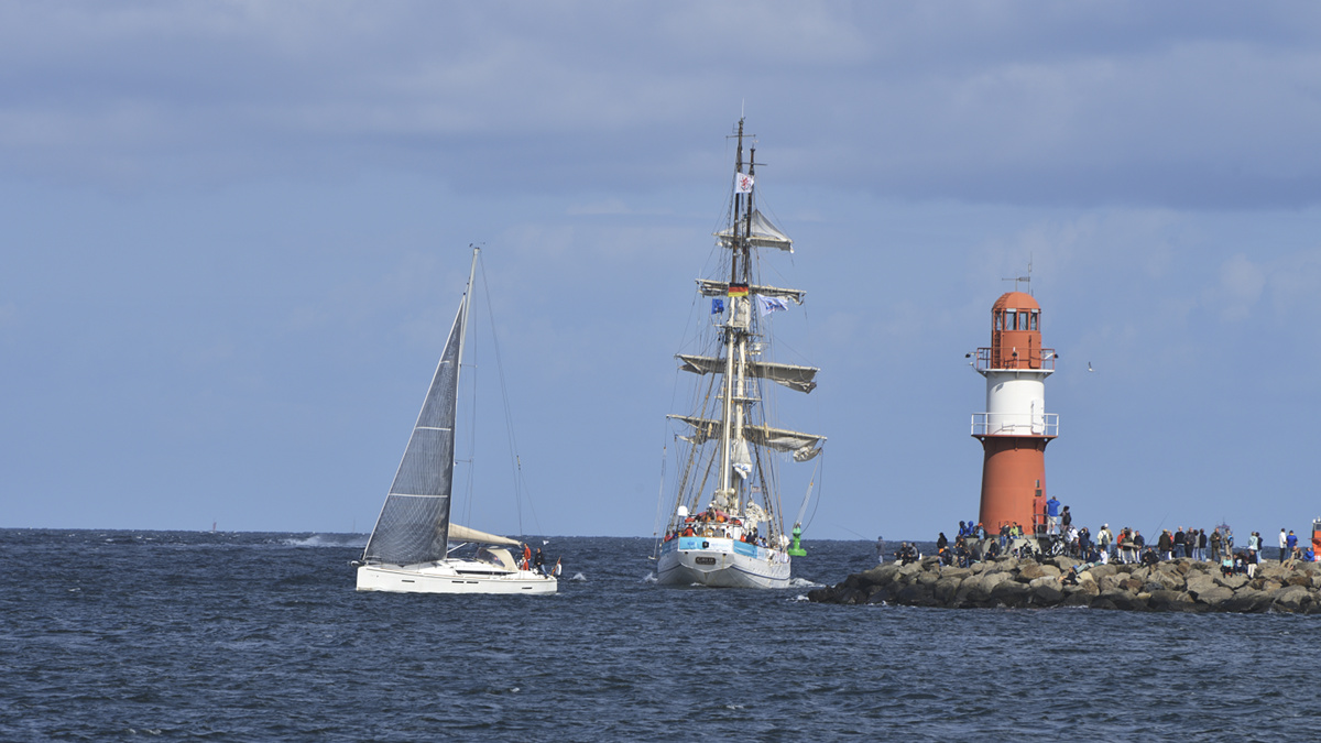 Der Leuchtturm scheint ein Schiffshäufungspunkt zu sein
