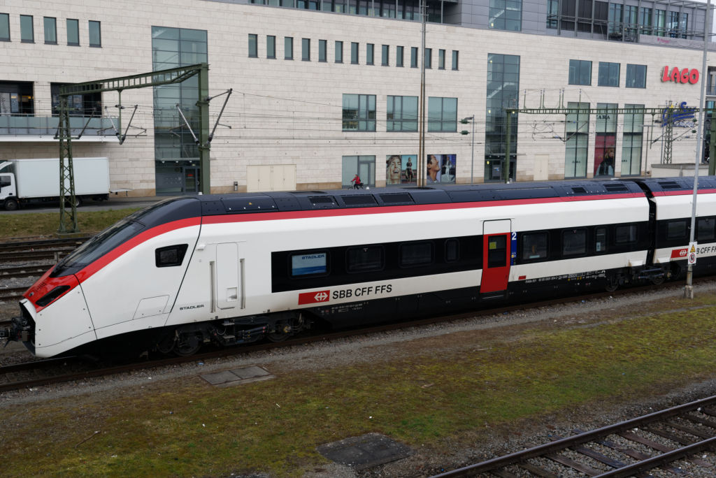 Der Stadler SMILE Hochgeschwindigkeitszug für die NEAT Gotthardbasistunnel 
DSF 0248 red2