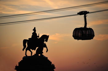 Deutsches Eck in Koblenz
Mit Reiterstandbild Wilhem I und Seilbahn über den Rhein zur Festung Ehrenbreitstein