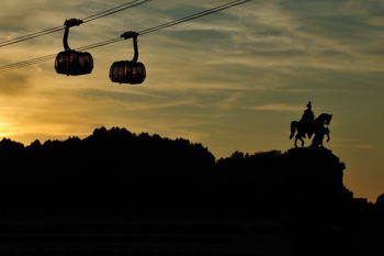 Deutsches Eck in Koblenz
Zusammenfluß von Rhein und Mosel

Reiterstandbild Kaiser Wilhem I
Mit Seilbahn zur Festung Ehrenbreitstein