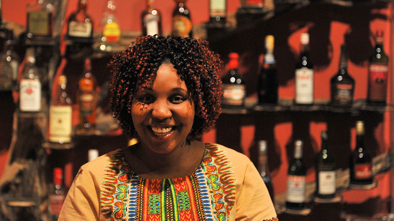 Die Bardame in der Tarangire Safari Lodge
8768