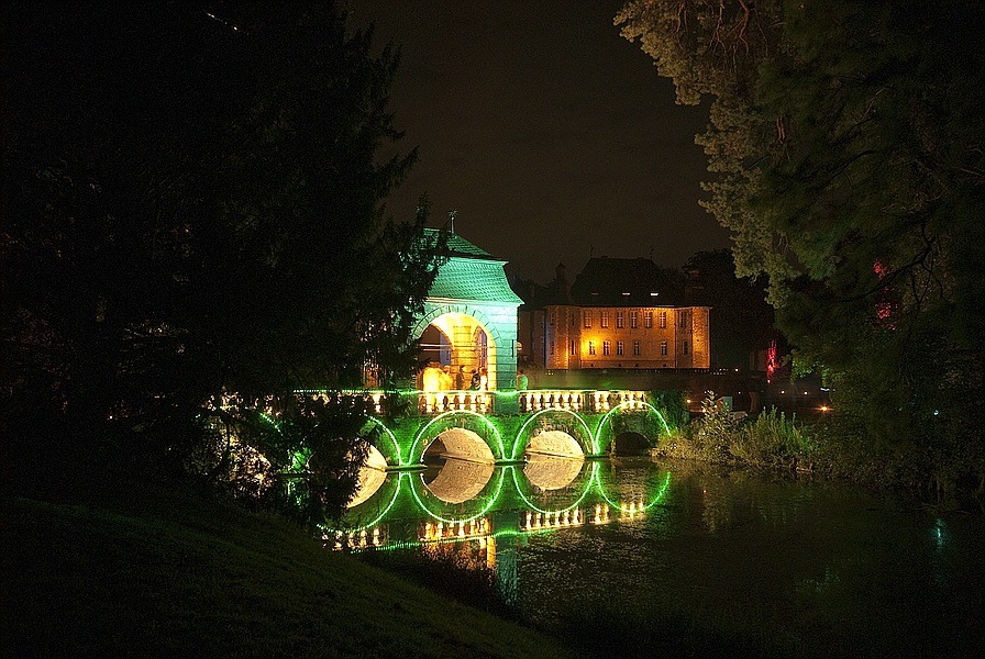 Die Brücke zum Park