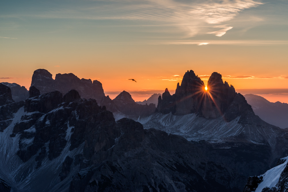 Die ersten Sonnenstrahlen blinzeln hervor