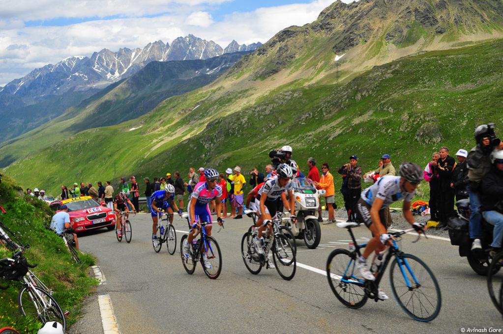 Die Fahrer kriegen von der Alpen-blick nicht so viel