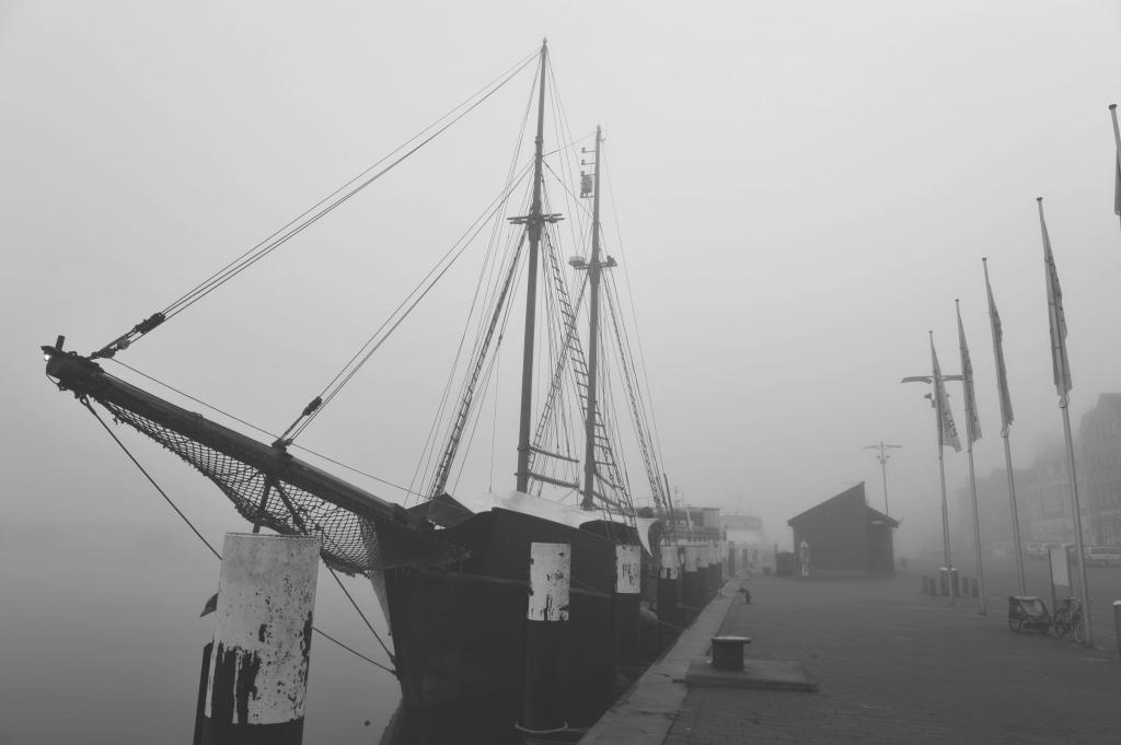Die Gotland im Nebel - ähnelt dem Fliegenden Holländer