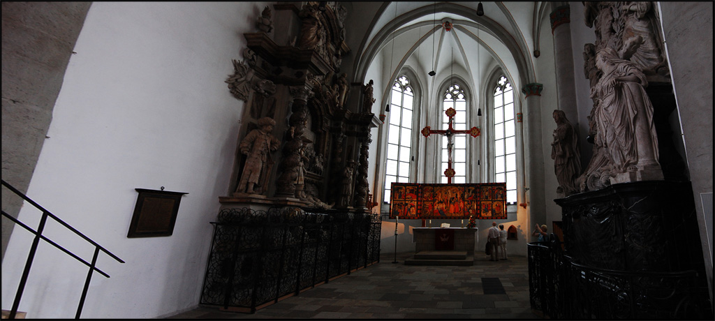 Die Kirche
-----------
Nikon D40 + AF-S NIKKOR 18-55 1:3 5-5.6 G II ED (KIT)